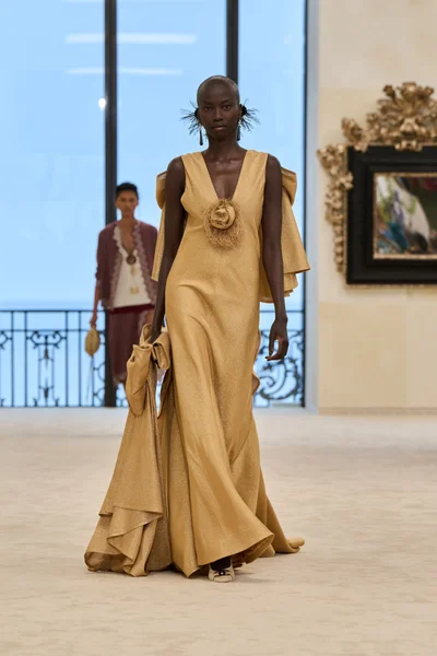 Look 32